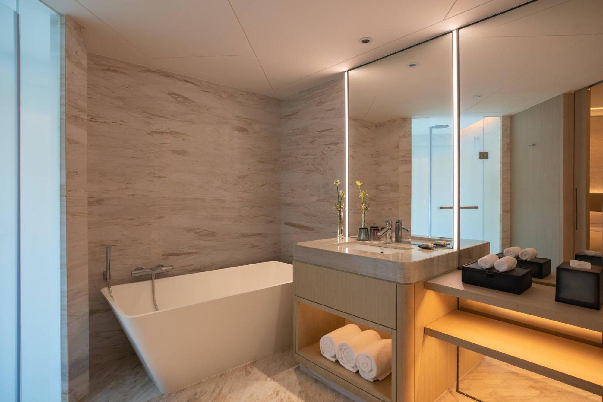 Renaissance Shenzhen Luohu Hotel Dış mekan fotoğraf