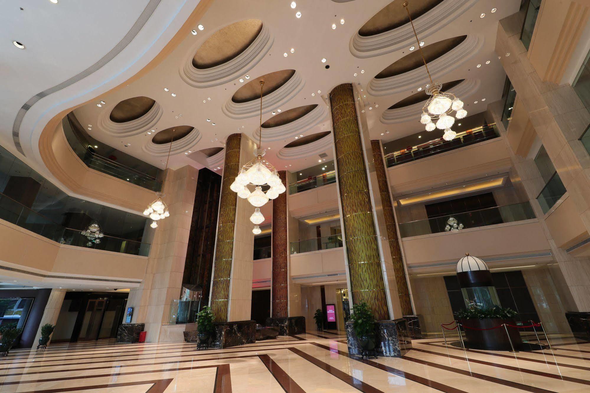 Renaissance Shenzhen Luohu Hotel Dış mekan fotoğraf