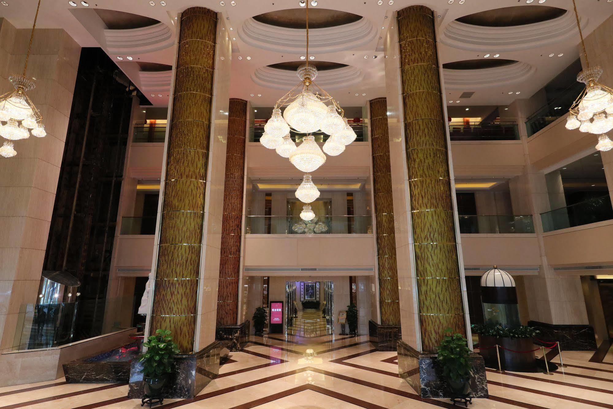 Renaissance Shenzhen Luohu Hotel Dış mekan fotoğraf